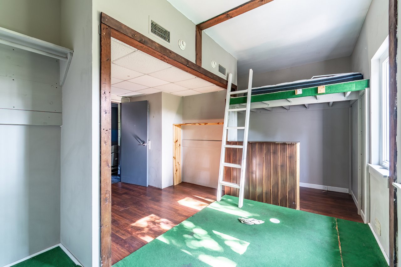 Ball State Greek House Goes to Public Auction