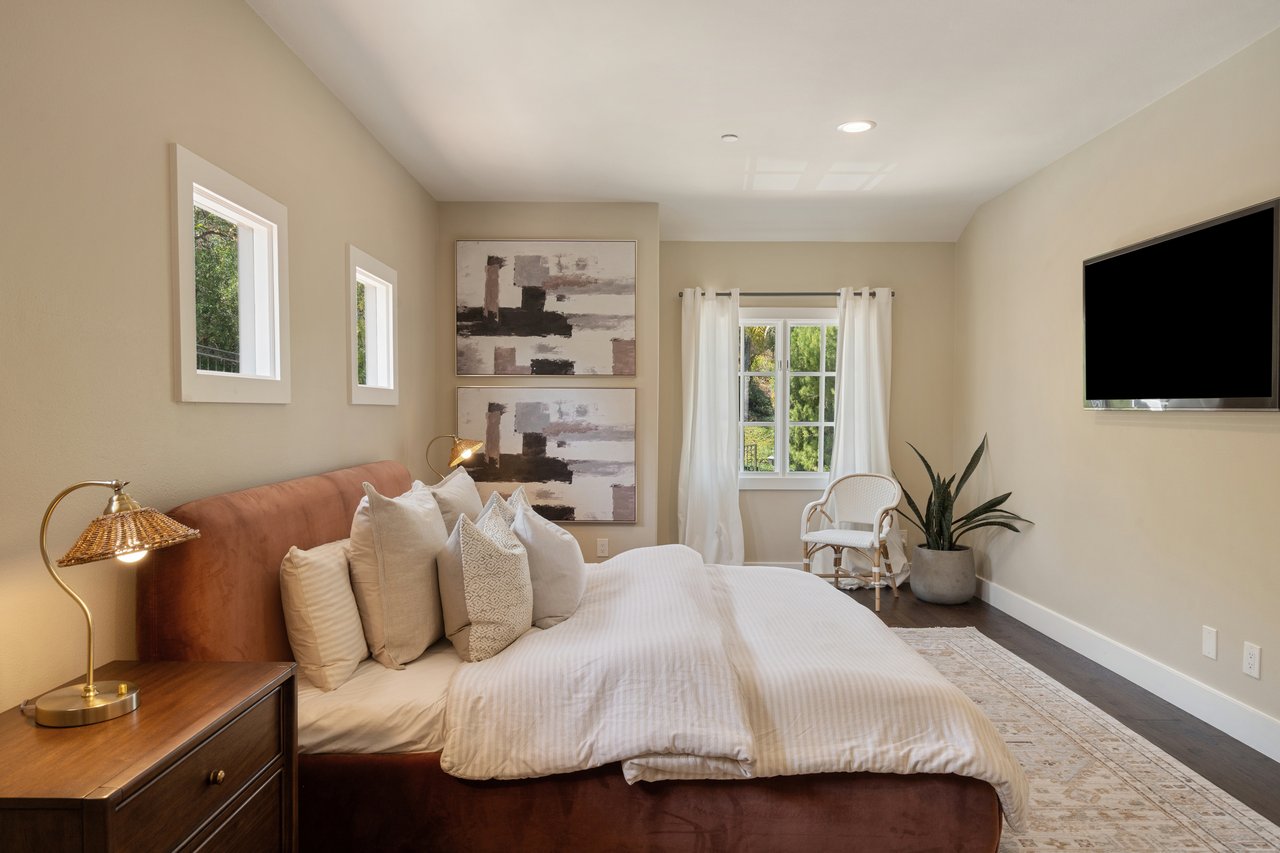1805 Holly Tree Lane