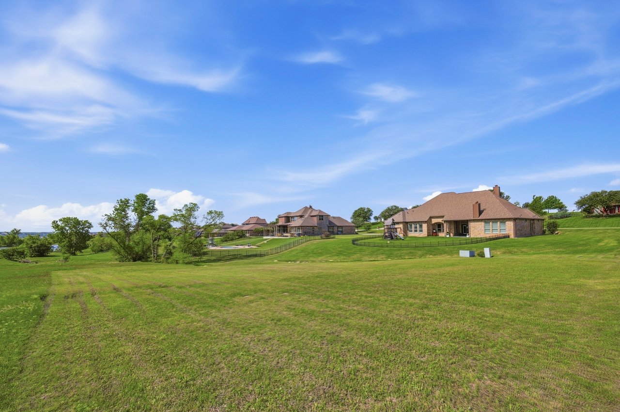 Gated Community Minutes from Eagle Mountain Lake!