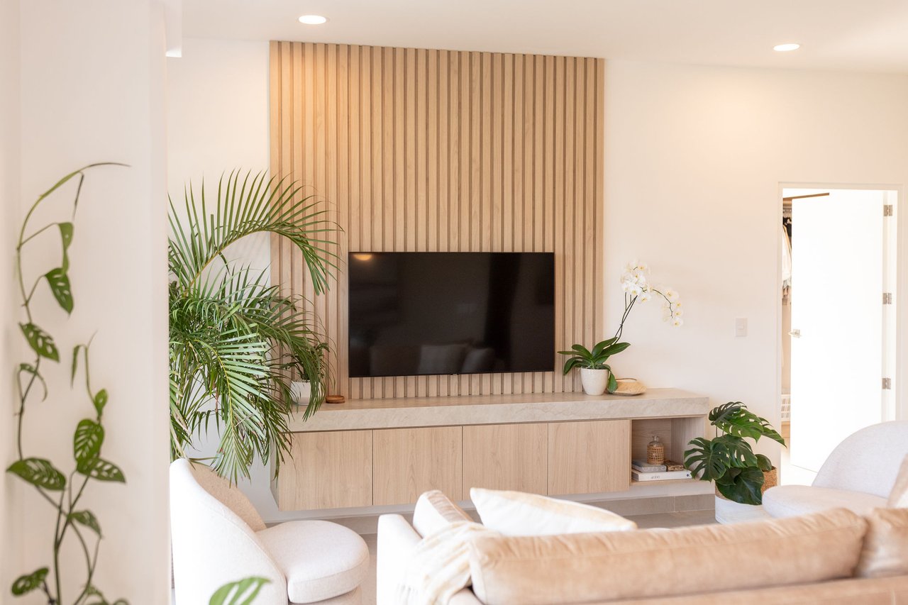 Ocean & Mountain View Modern Beach Condominium 