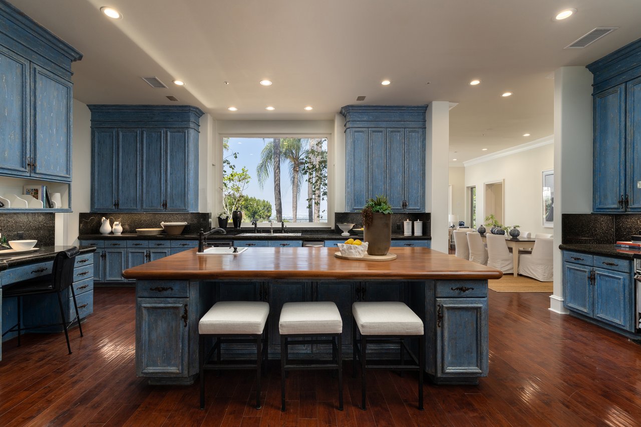 3364 Clerendon Rd, Beverly Hills