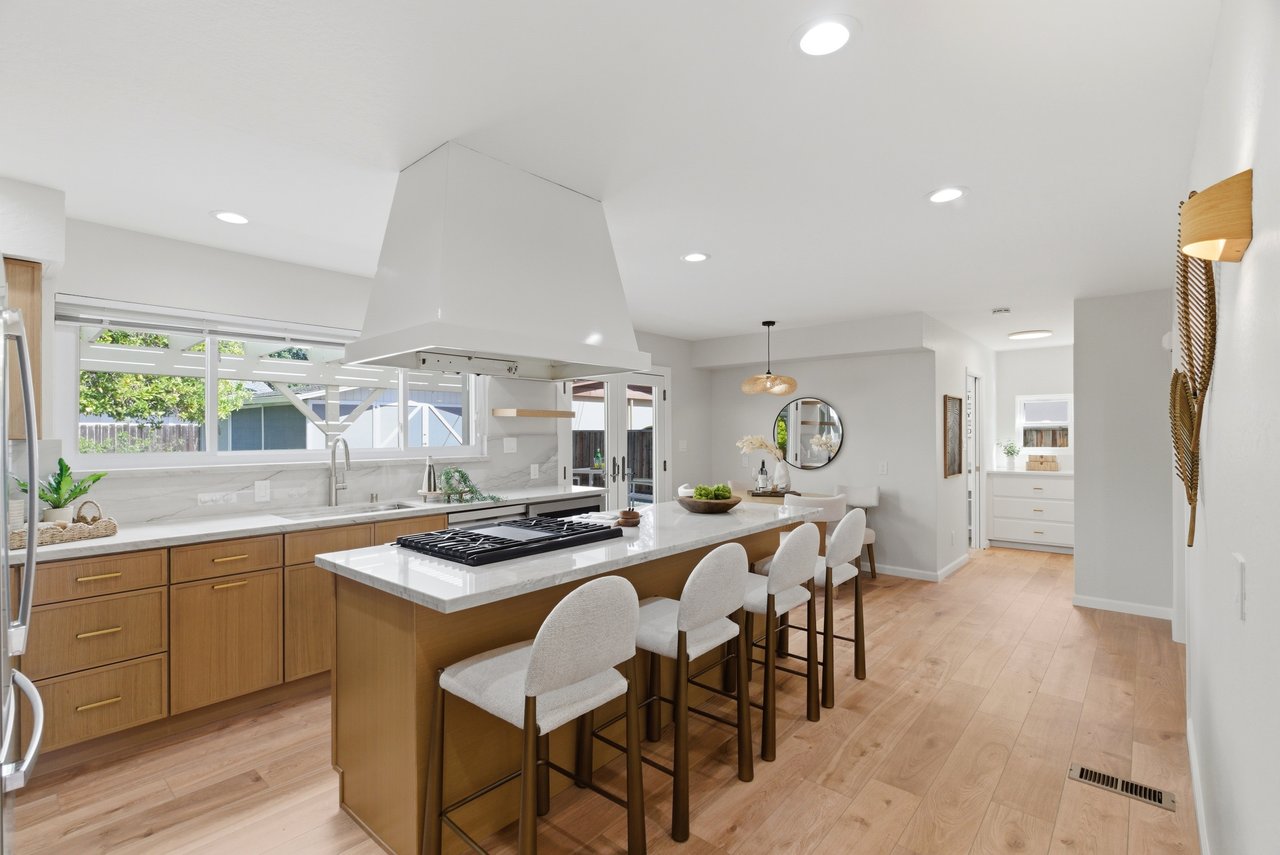 972 Emerald Way