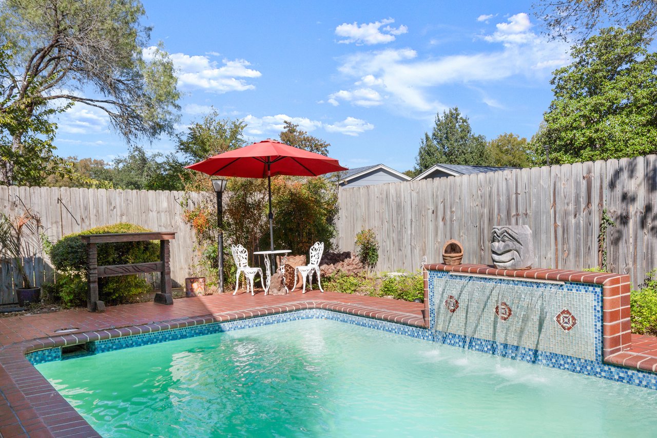 Bloom & Float Getaway 🌸 | Pool Home 5mi to SoCo