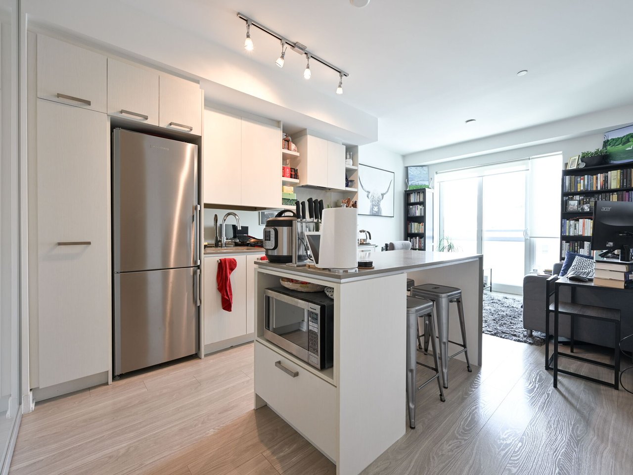1830 Bloor St W Unit 813