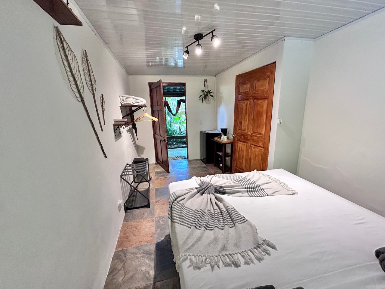 0.23 ACRES – Multi-Business Property In The Heart Of Dominical – Restaurant, 4 Cabins & Commercial Rental!!!!