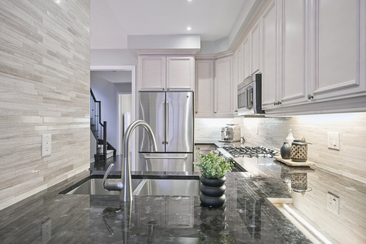 Gorgeous End Unit Townhome