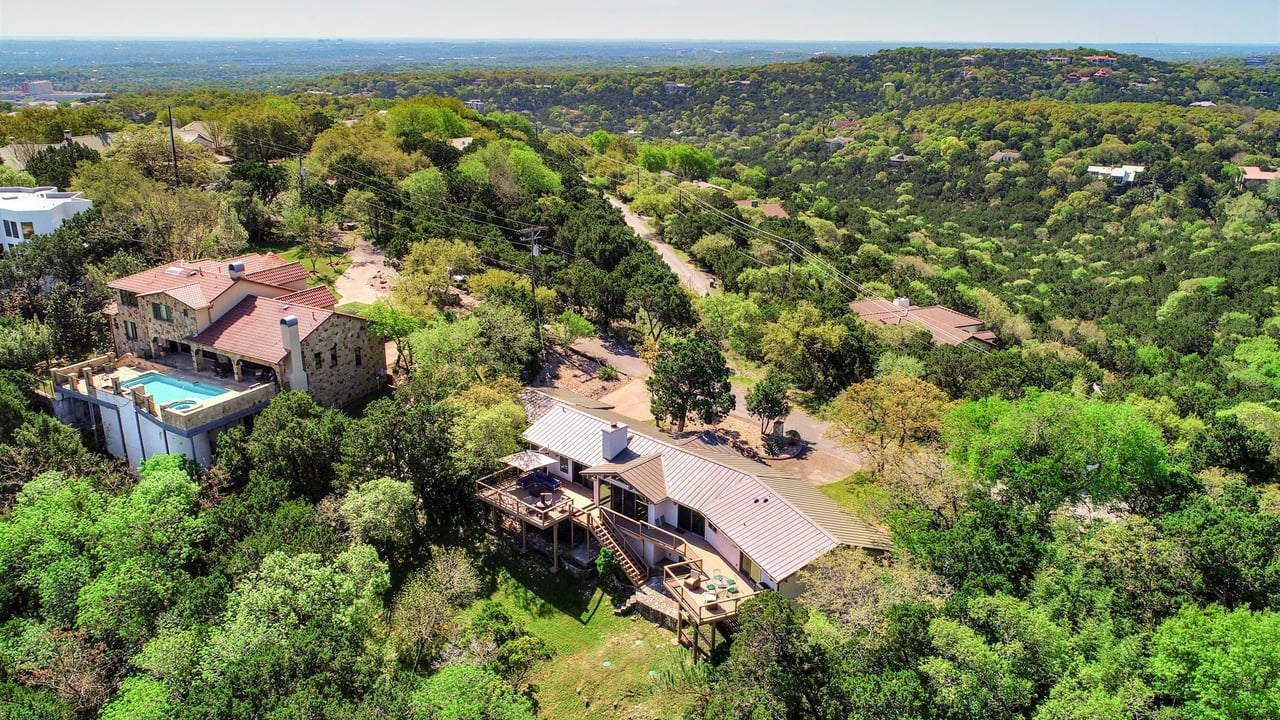 Hilltop Retreat with Panoramic Views