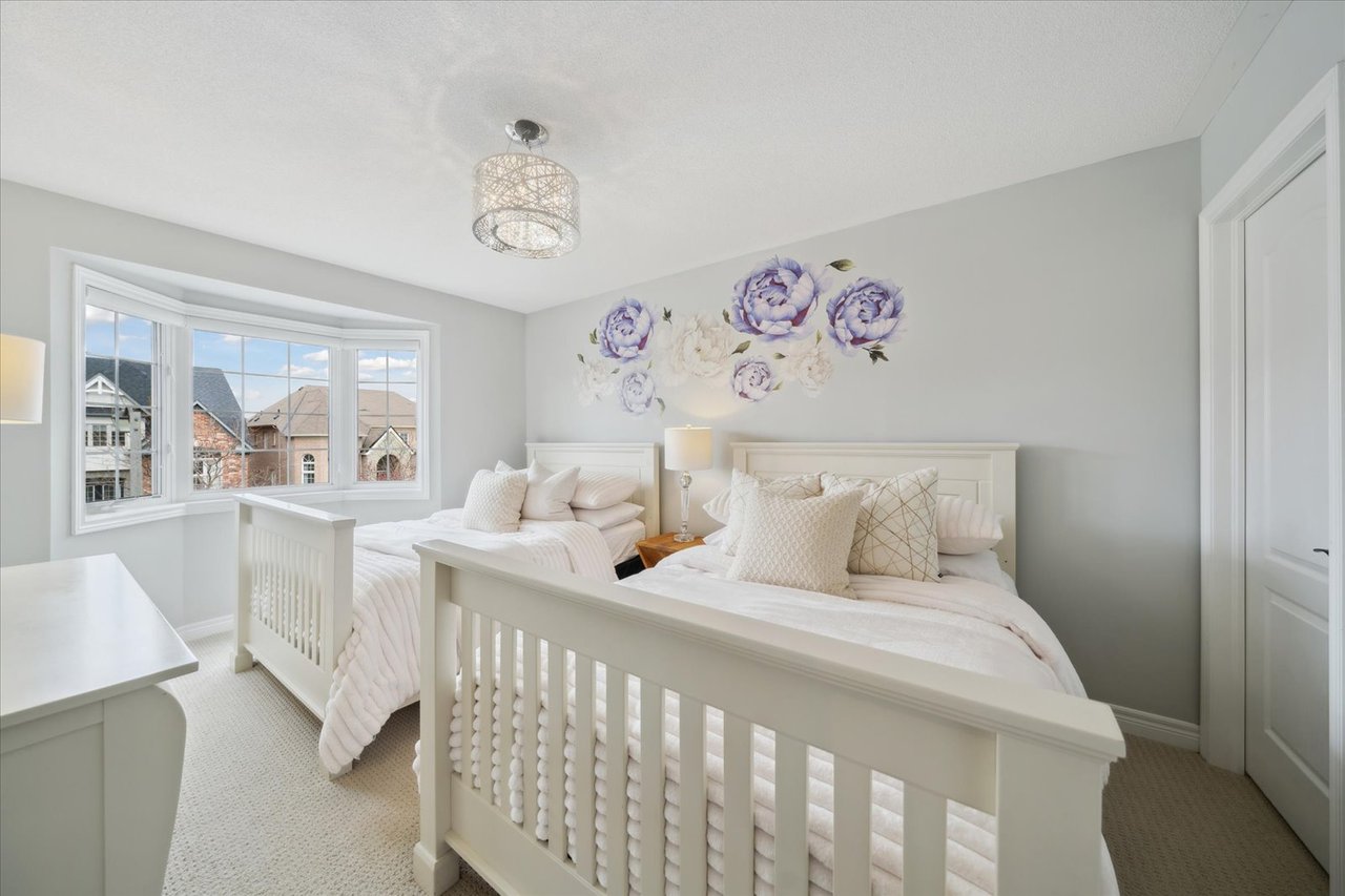 32 Maplebank Cres