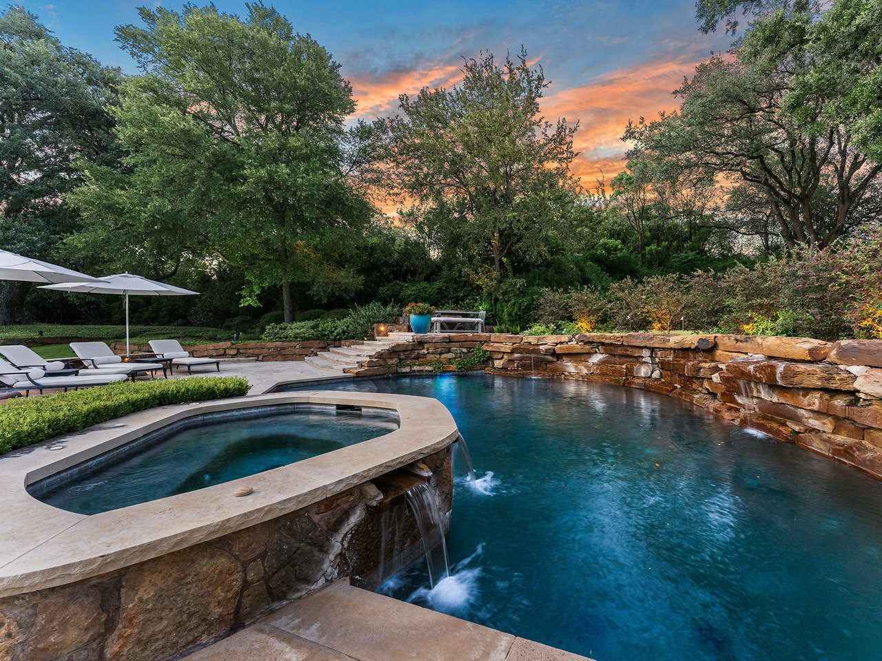 3907 Balcones Drive