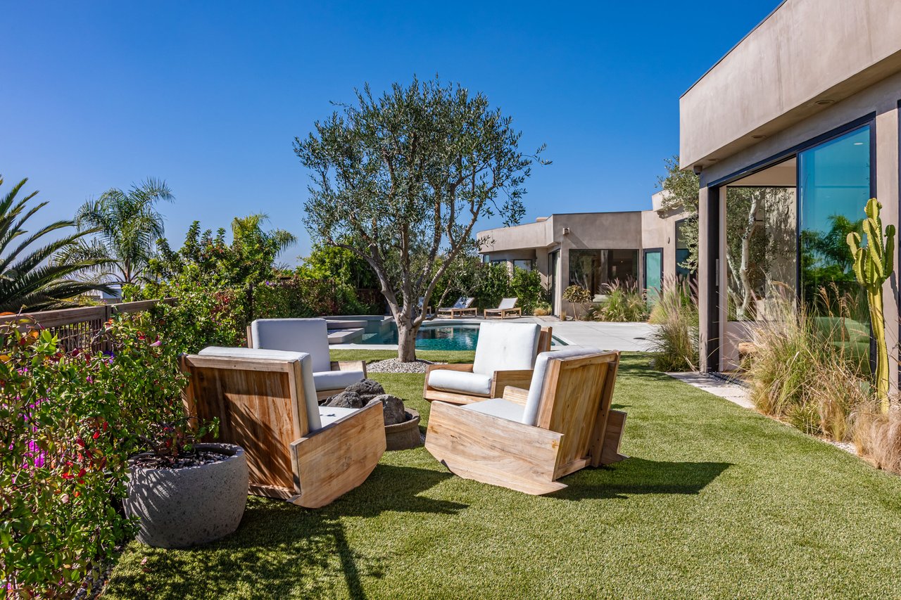 1705 Carla Ridge, Beverly Hills