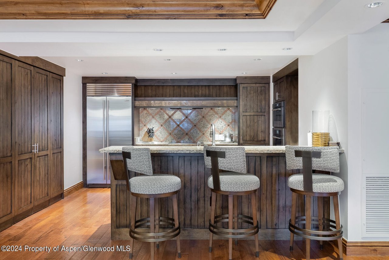 315 E Dean Street, B65/7,8,27,41