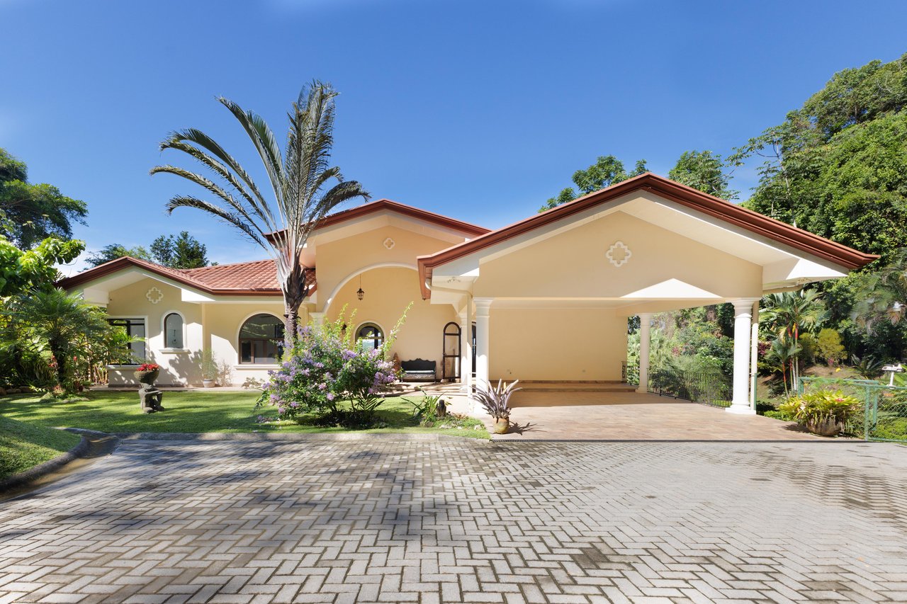 CASA ORQUIDEA – LUXURY HOME WITH OCEAN VIEWS IN GATED COMMUNITY