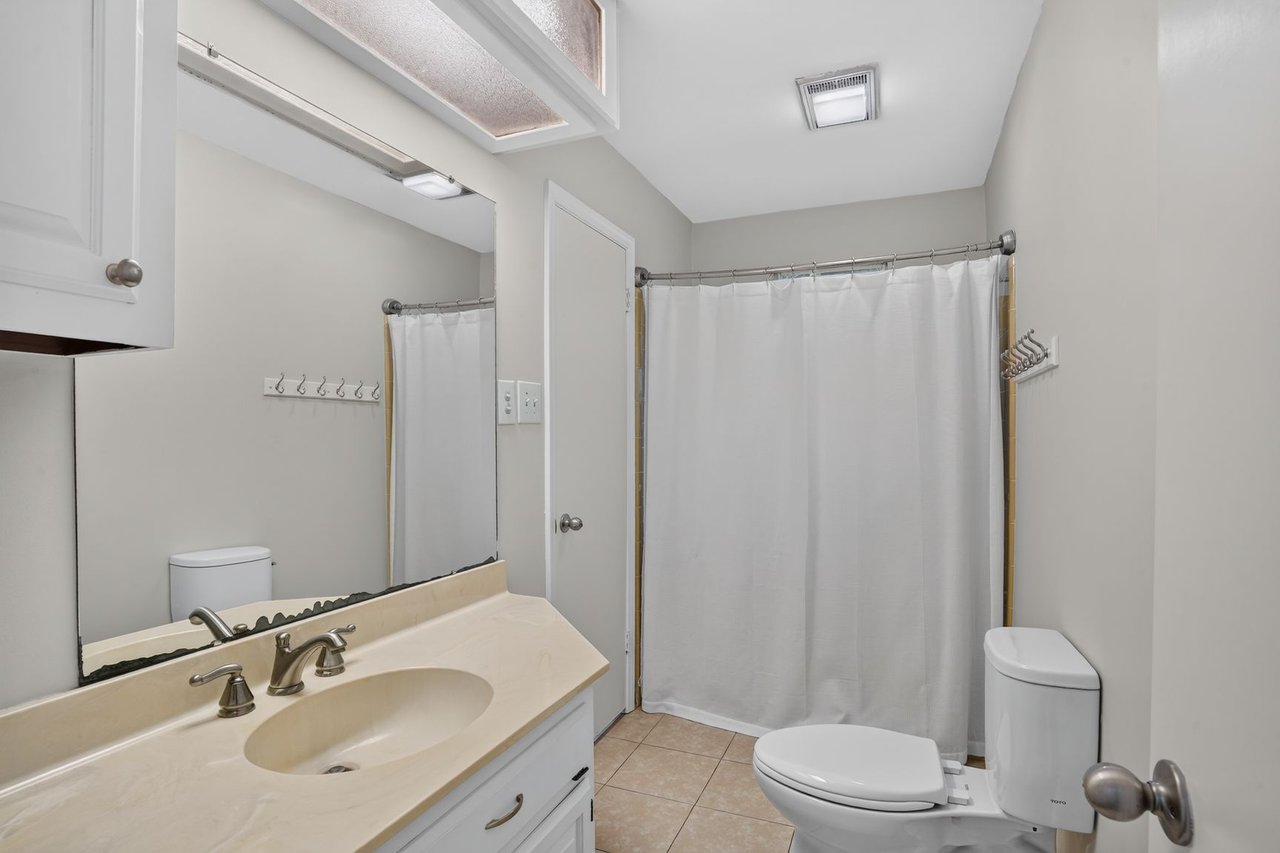 932 DAVENTRY Drive