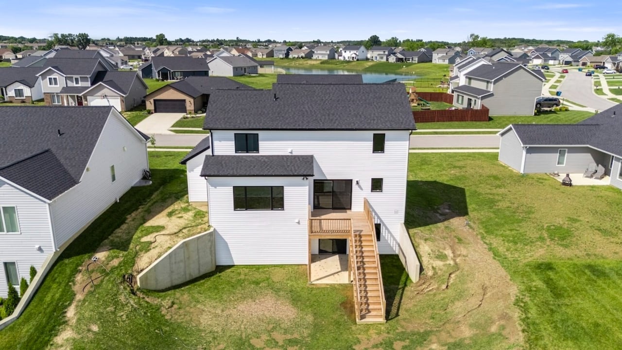 551 Persimmon Cove