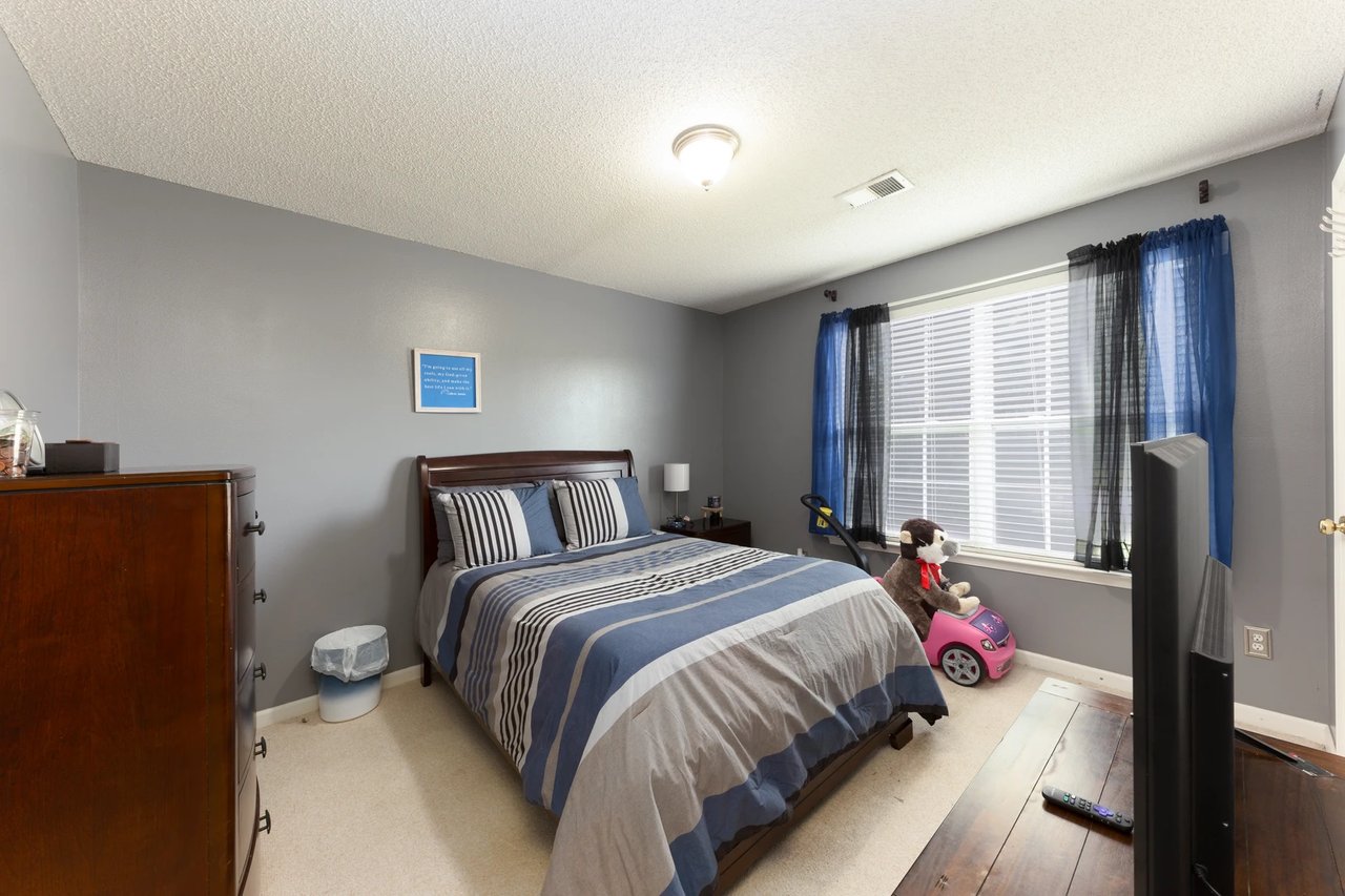 Sold - 612 Hunters Lane, 3 Beds with a Creek & Great Room