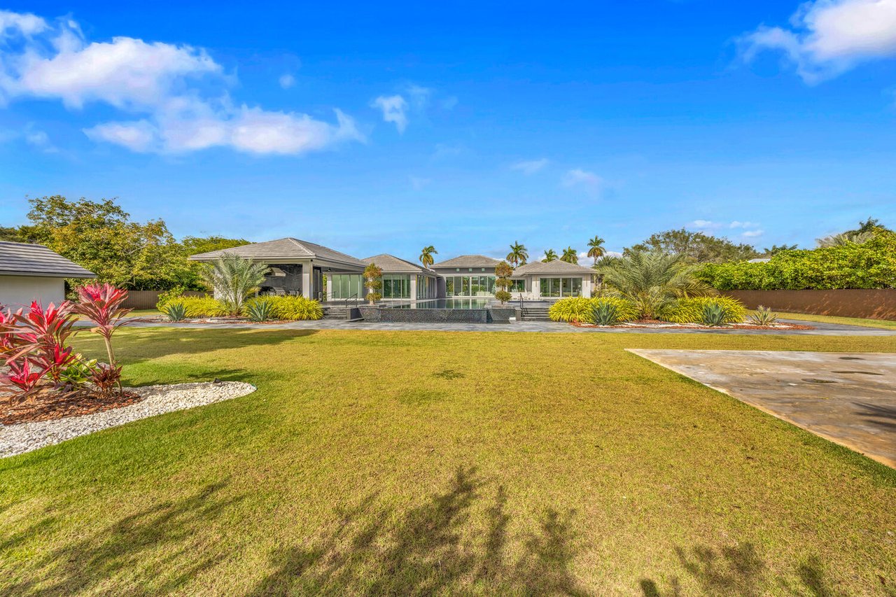 Your Private Resort - Everyday Of The Week