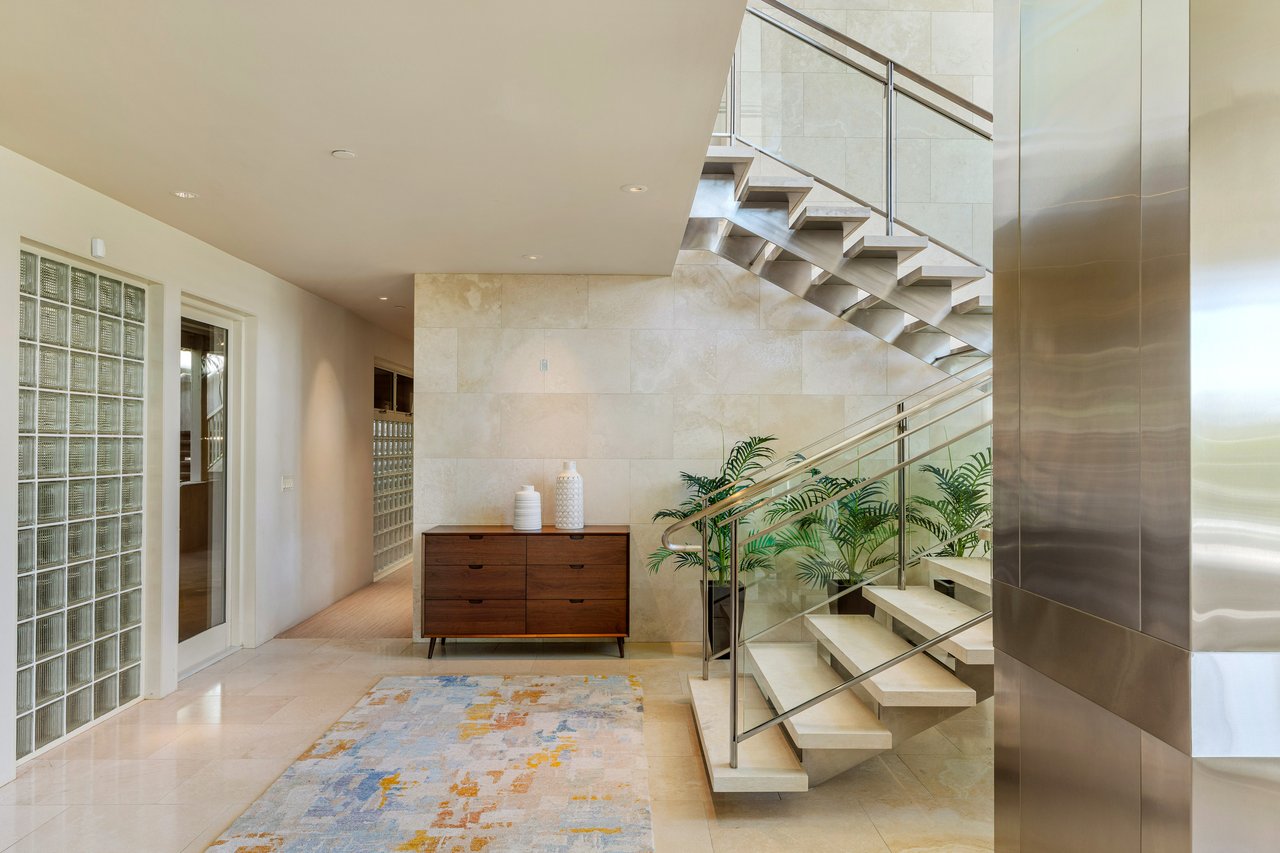 Dramatic Contemporary Architecture and Golden Gate Bridge Views
