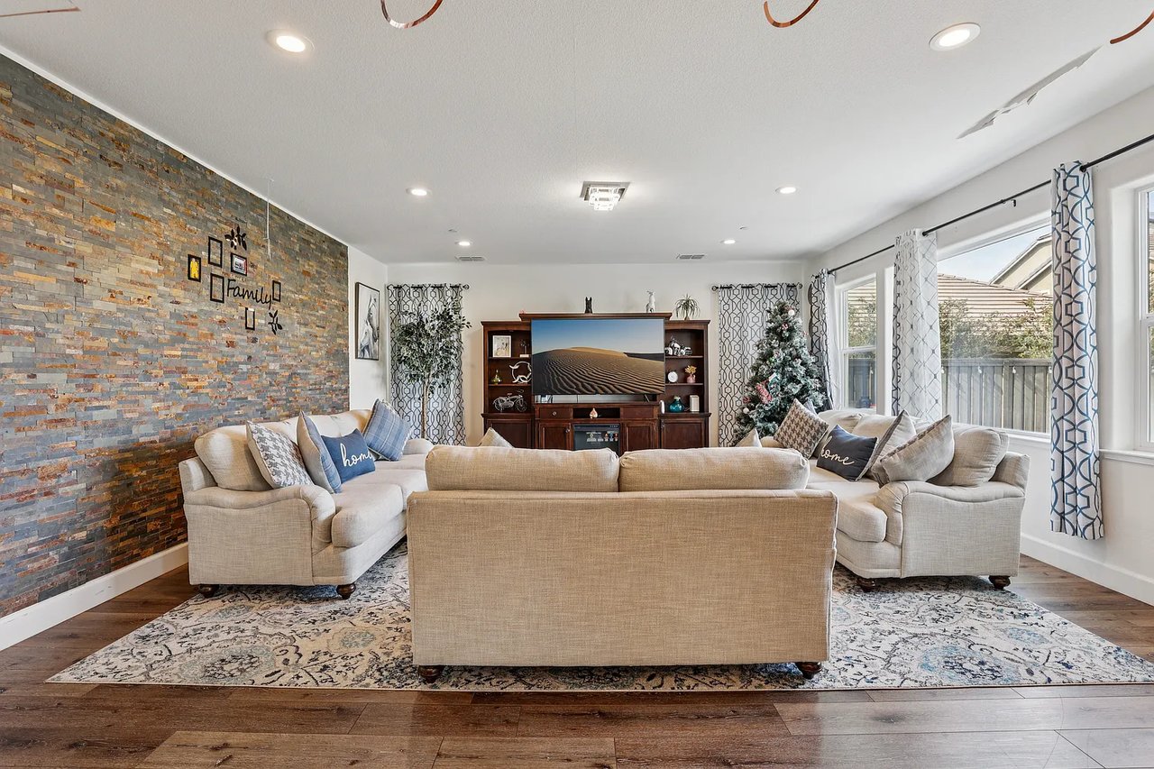 2371 Rio Grande Dr