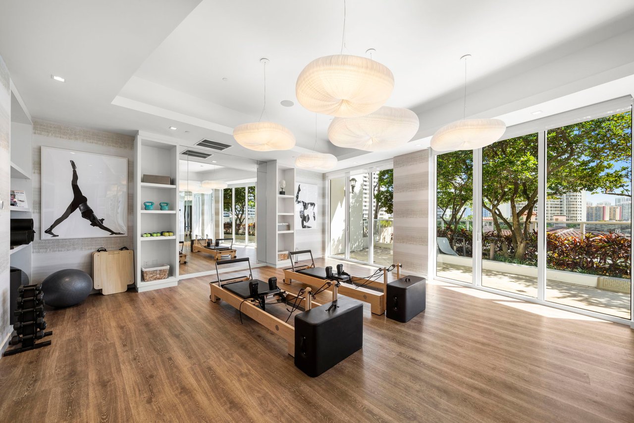 4100 Island Blvd # 1 Unit: PH-1