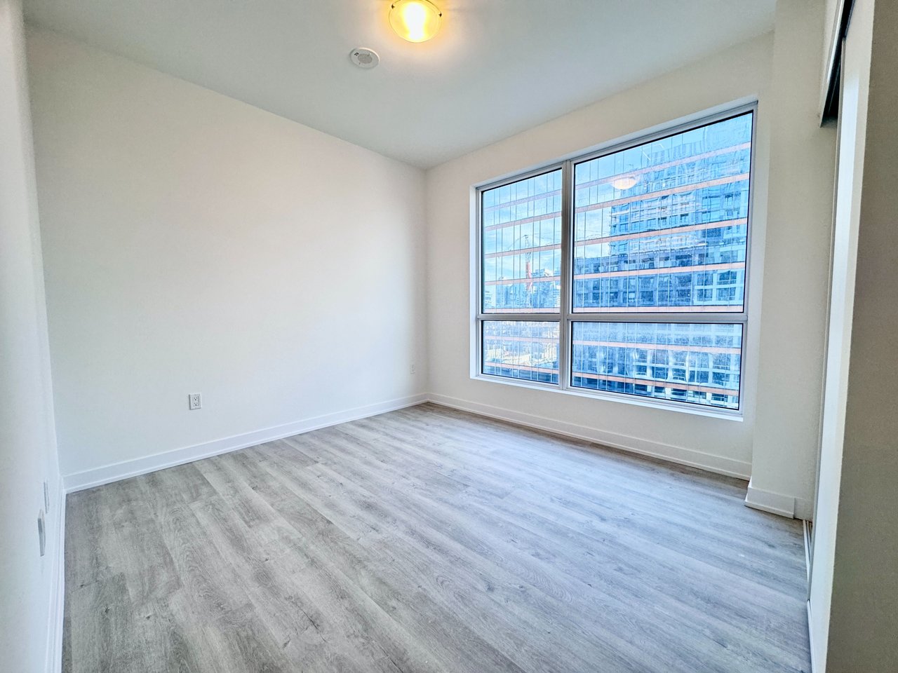 15 Richardson Street 823, Toronto C08 Unit: 823