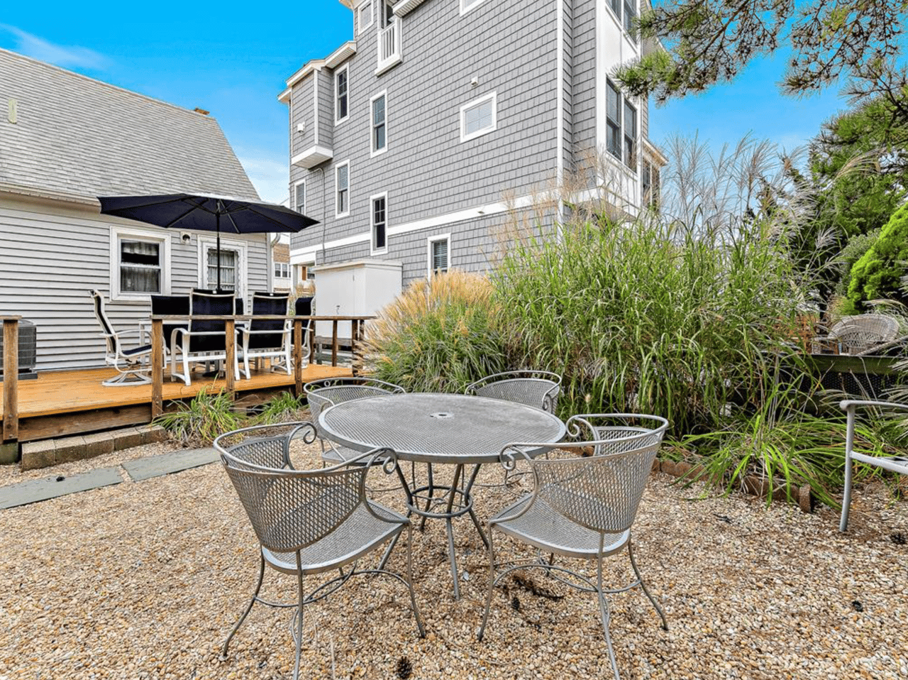 104 E Mermaid Lane, Peahala Park