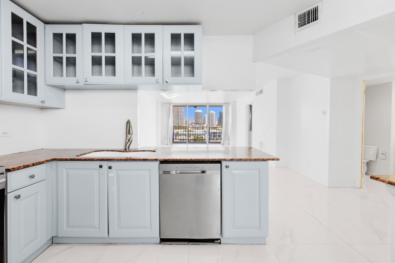 3545 NE 166th St #1004 North Miami Beach