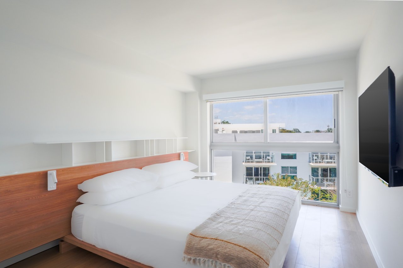 Beach Haus Bal Harbour Residences