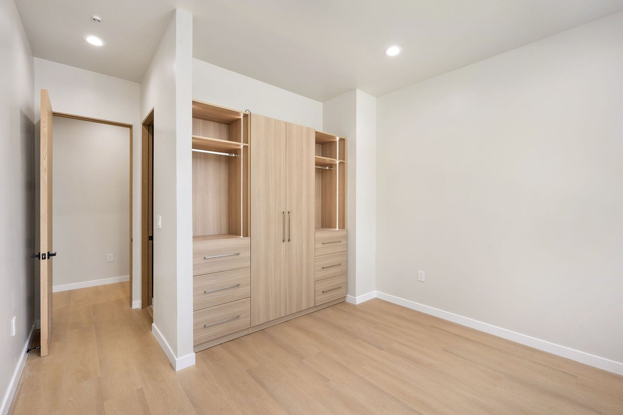 17510 Miranda St, Encino