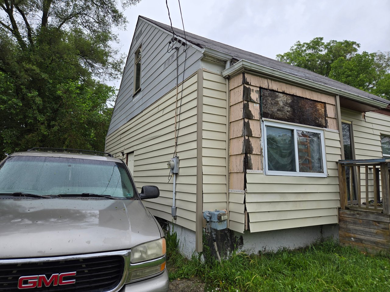 414 W Eldridge Ave