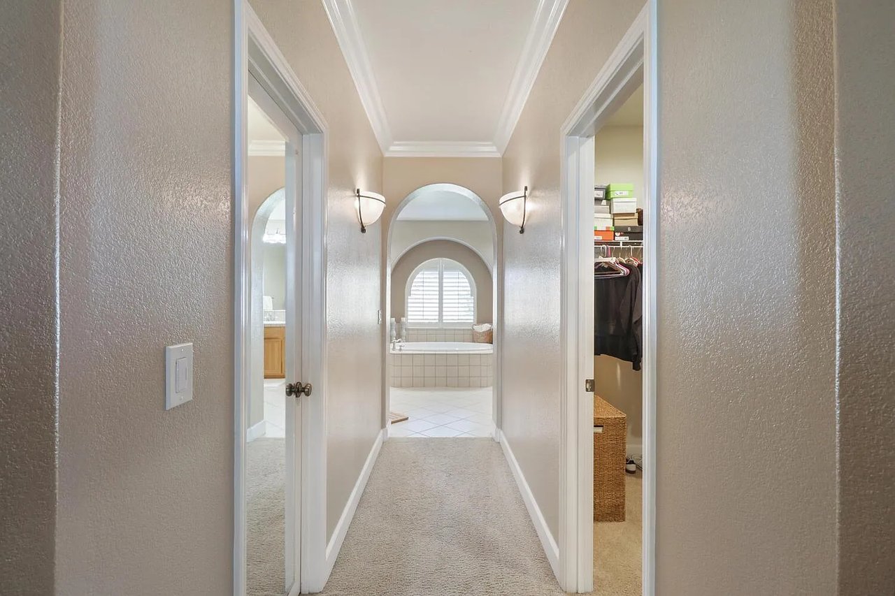 2200 Red Hawk Ct