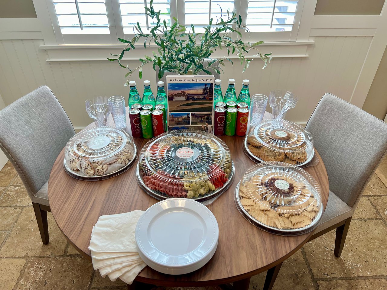 D'oeuvres & Refreshments