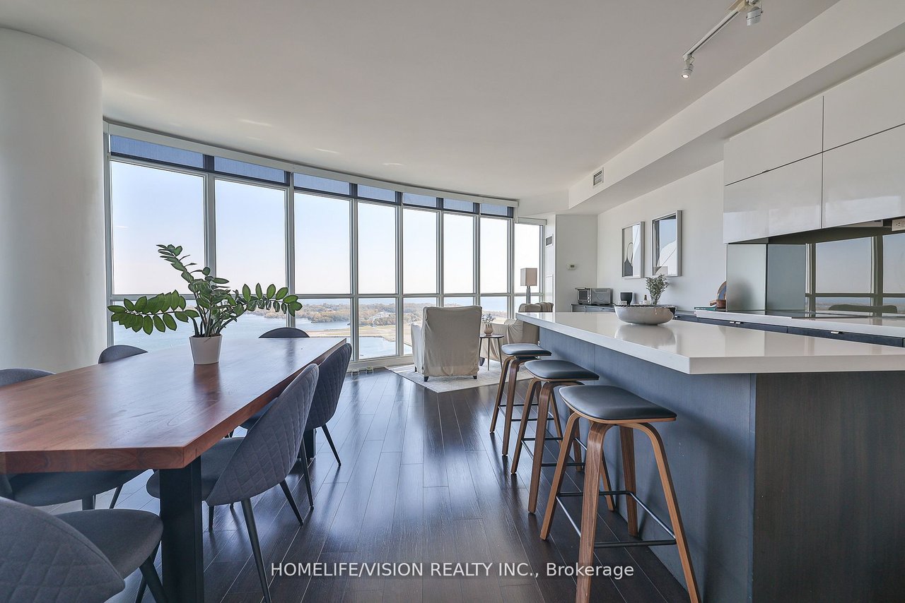 WATERFRONT LUXURY 