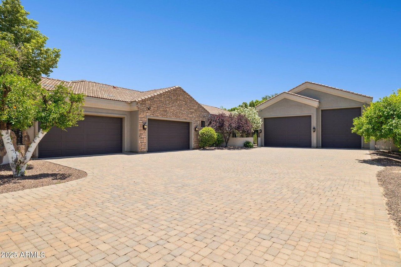 3731 E Halifax Cir 85205