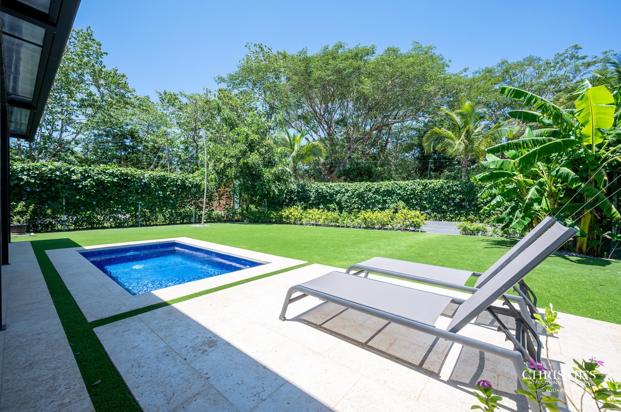 Casa Rosa | A Seaside Escape with a detached Casita in Playa Avellanas
