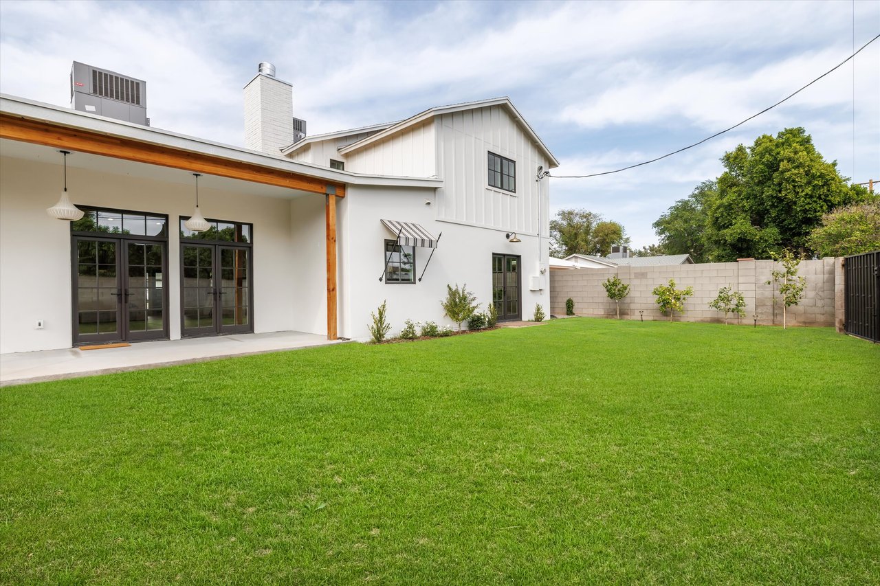 4835 E INDIANOLA Avenue