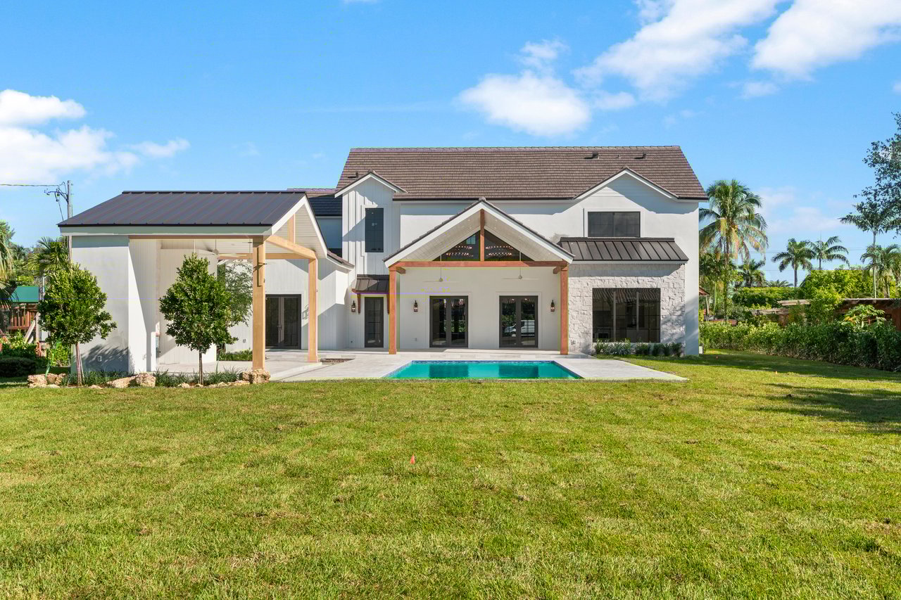 Beautiful Modern Farmhouse in Glenvar Heights