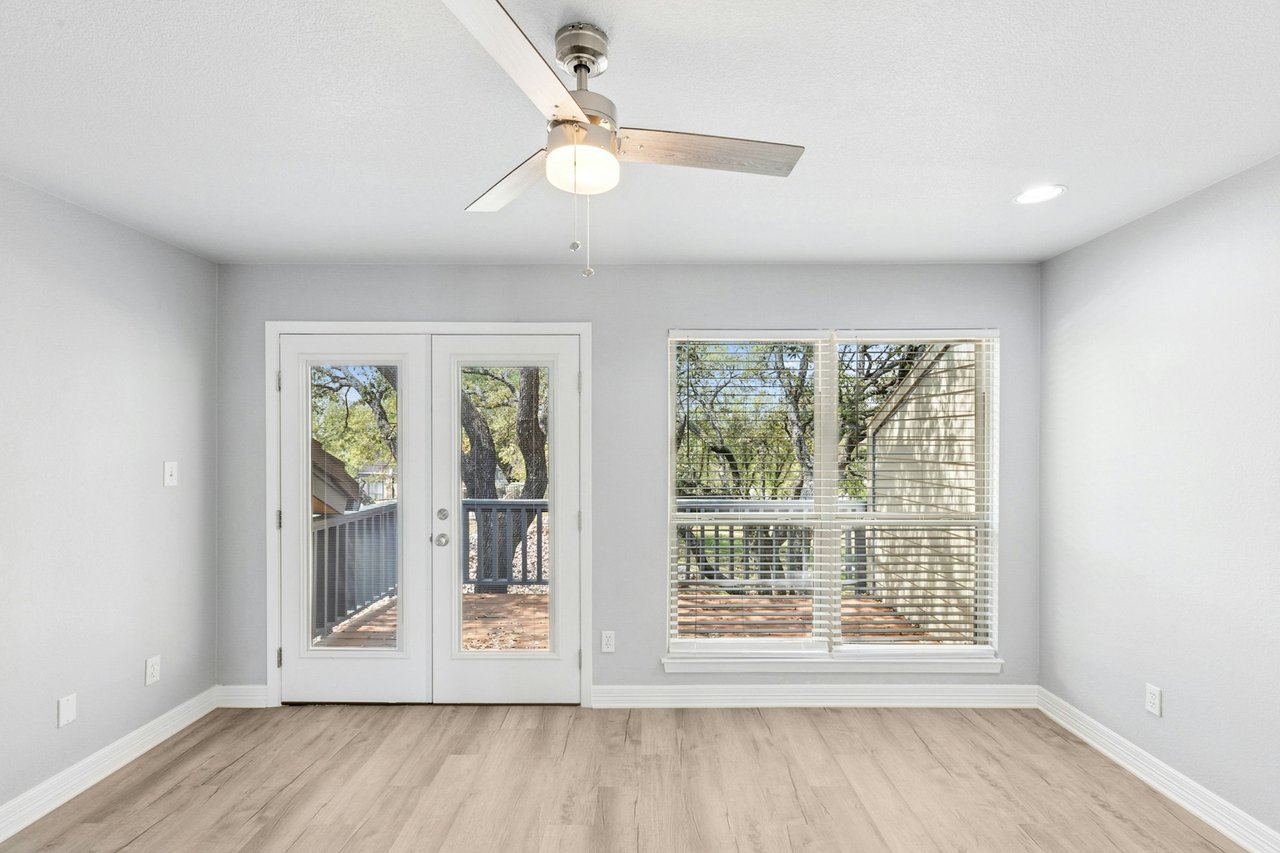 Horseshoe Bay Condo Just Listed!