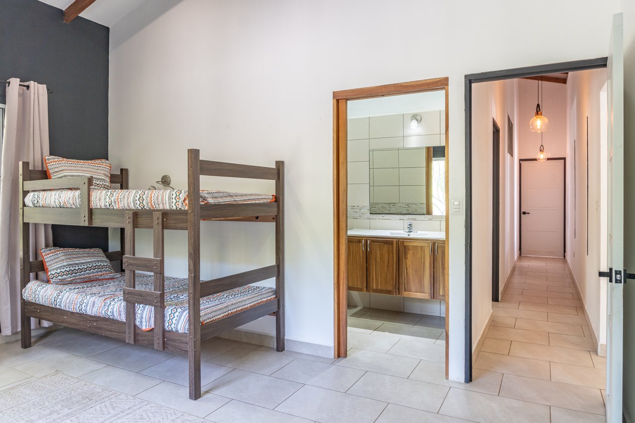Casa Congo / Barrio Los Monos , Sámara, Guanacaste
