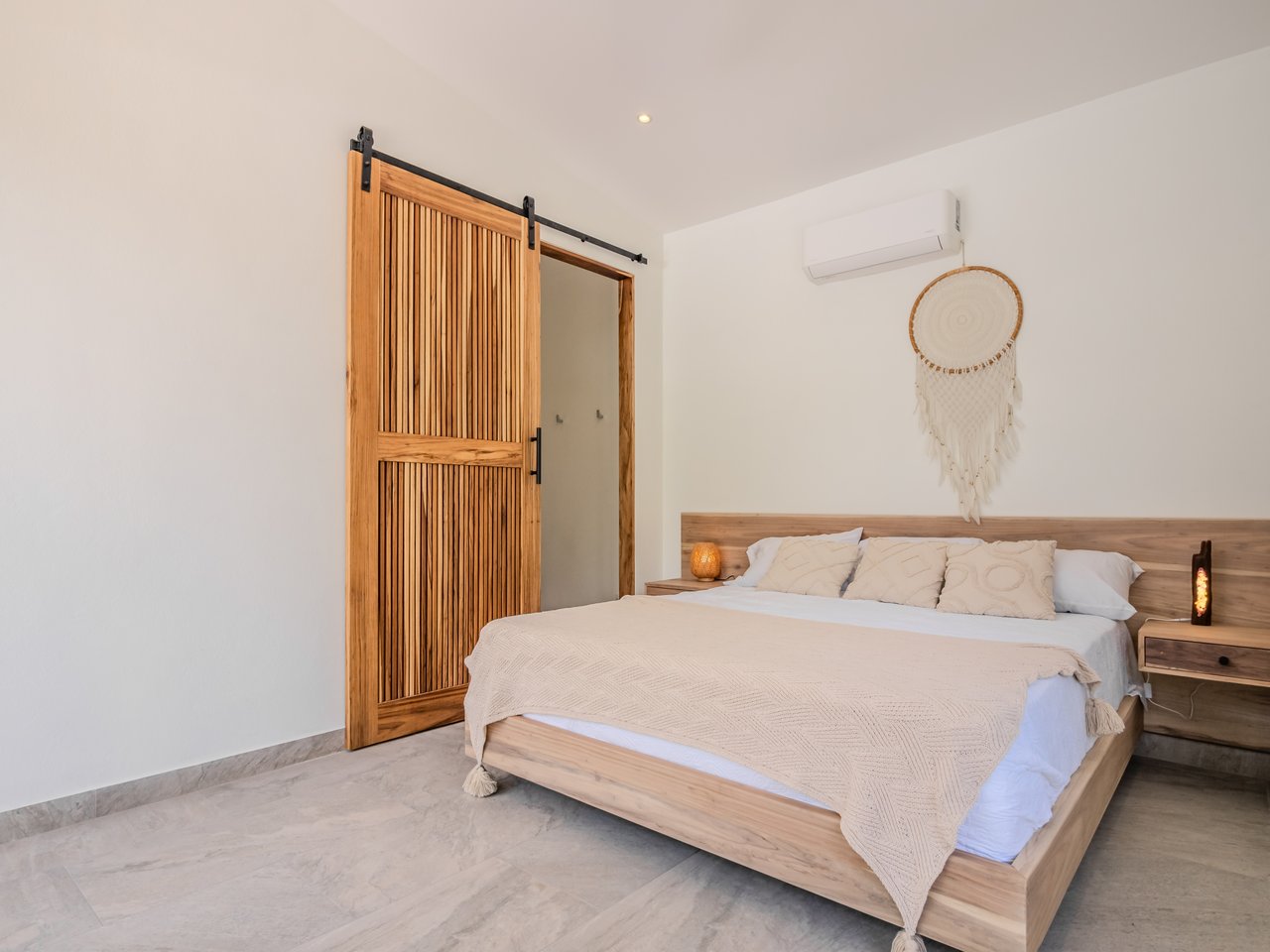 An Exclusive, Sunny Ridge-Top 4-Bed Designer House With Unforgettable Mountain & Jungle Views