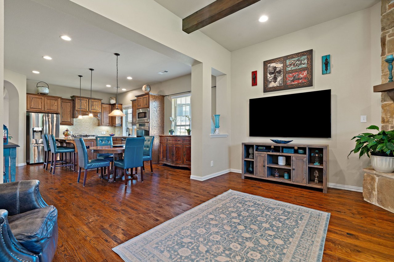 8628 Silverleaf Cir,