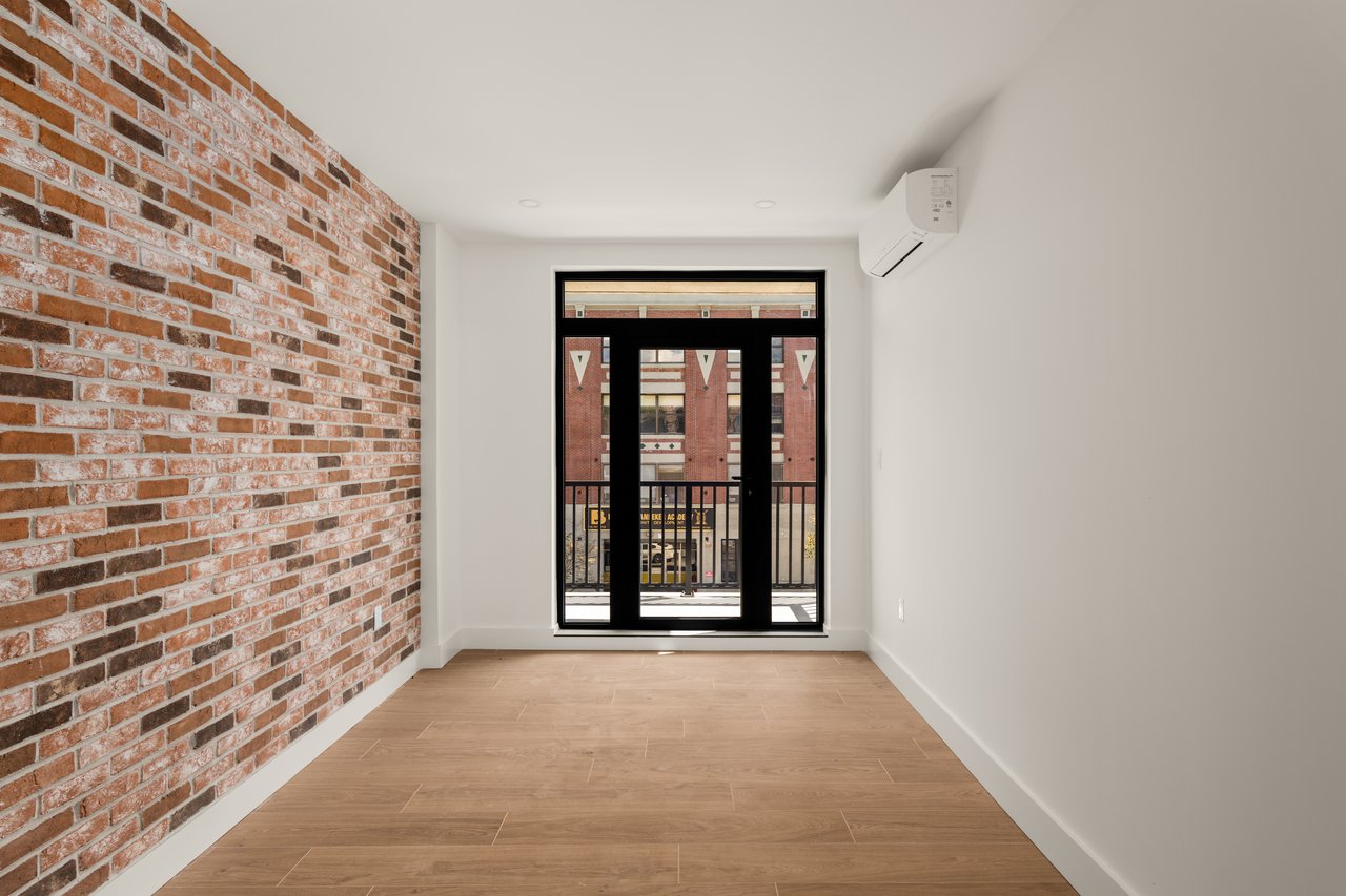 76 Clinton Ave
