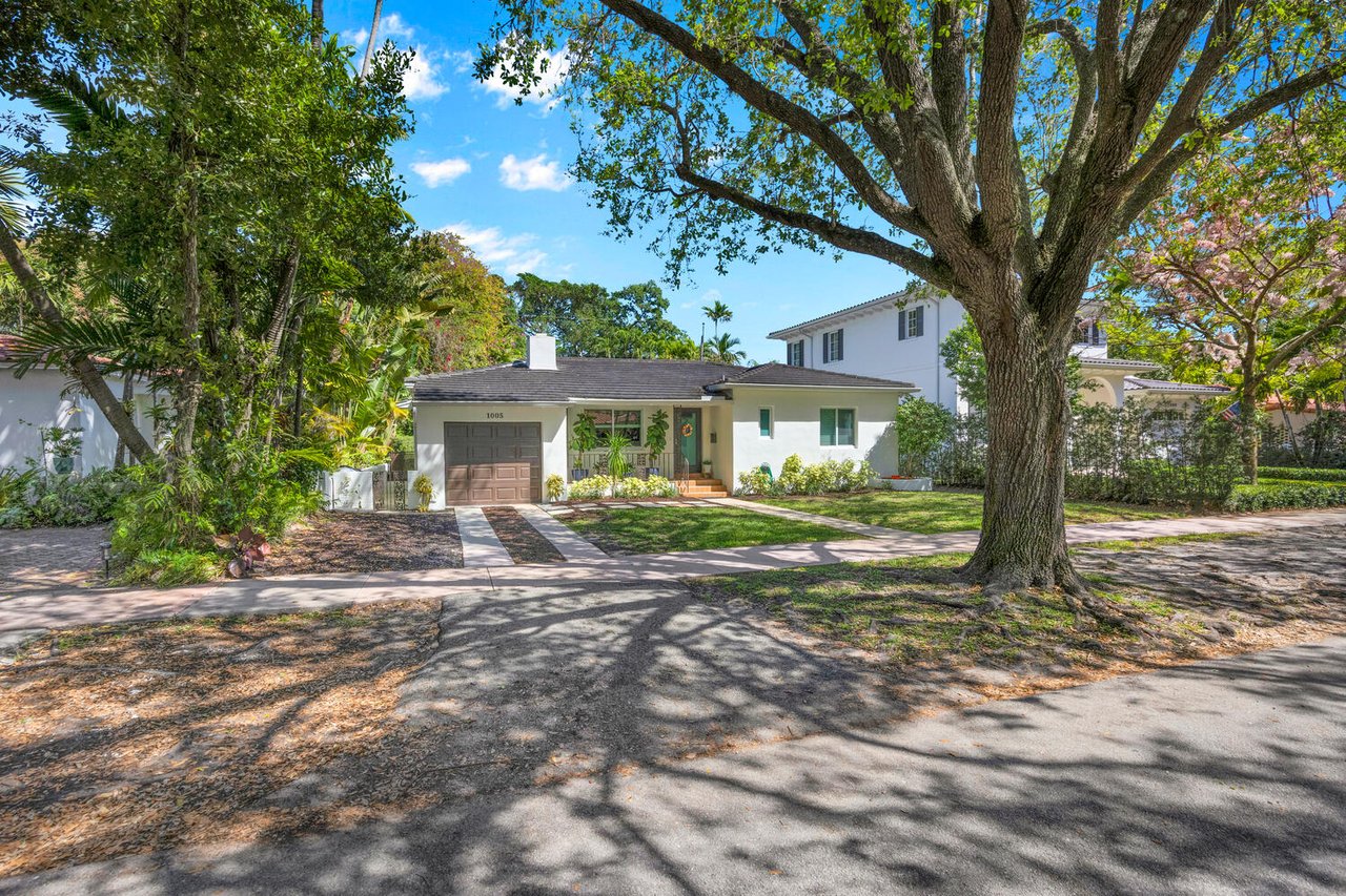 Charming Pool Home at 1005 Columbus Blvd