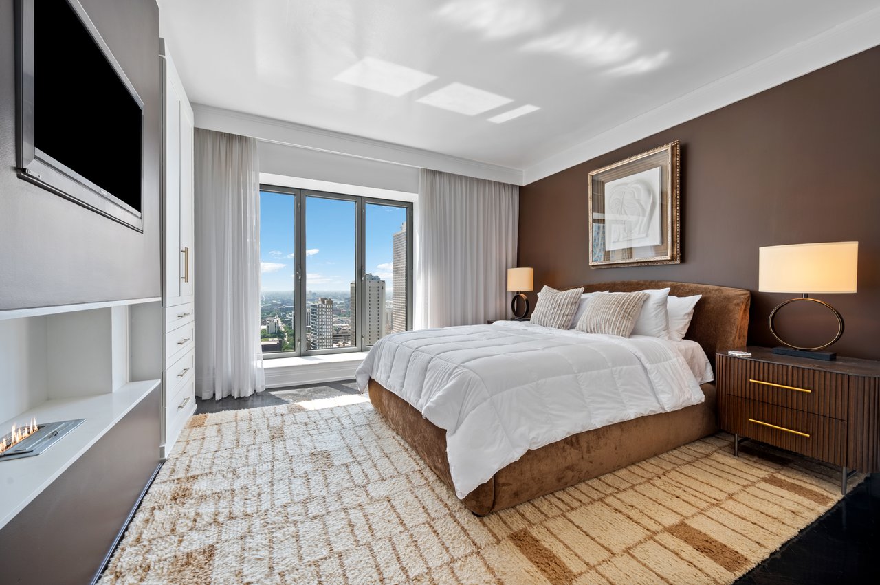 950 N Michigan Ave #2704