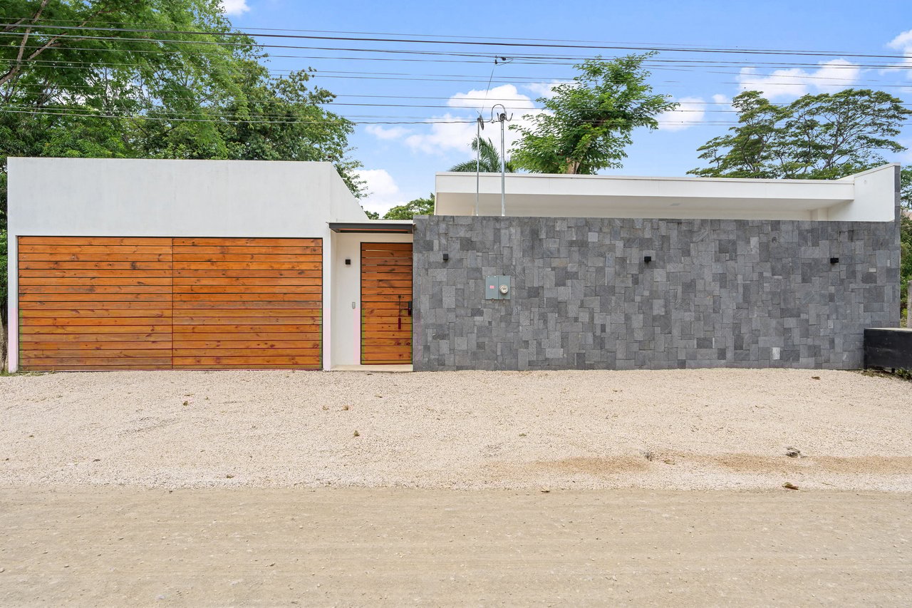 Castillo Blanco | Modern 4-Bedroom Home with Saltwater Pool – Walk to the Beach in Surfside, Playa Potrero