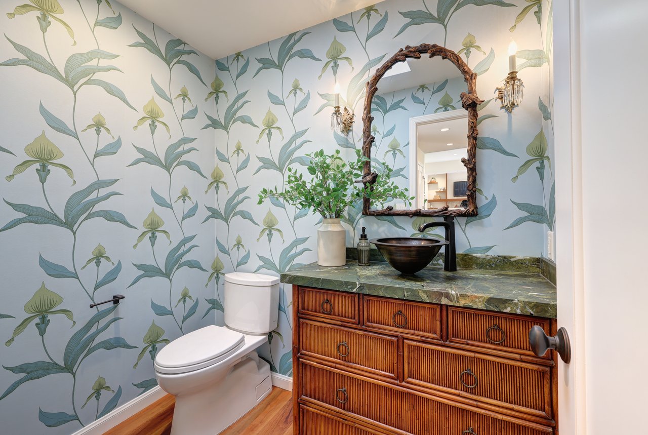 Inviting and Updated - Picturesque Grounds