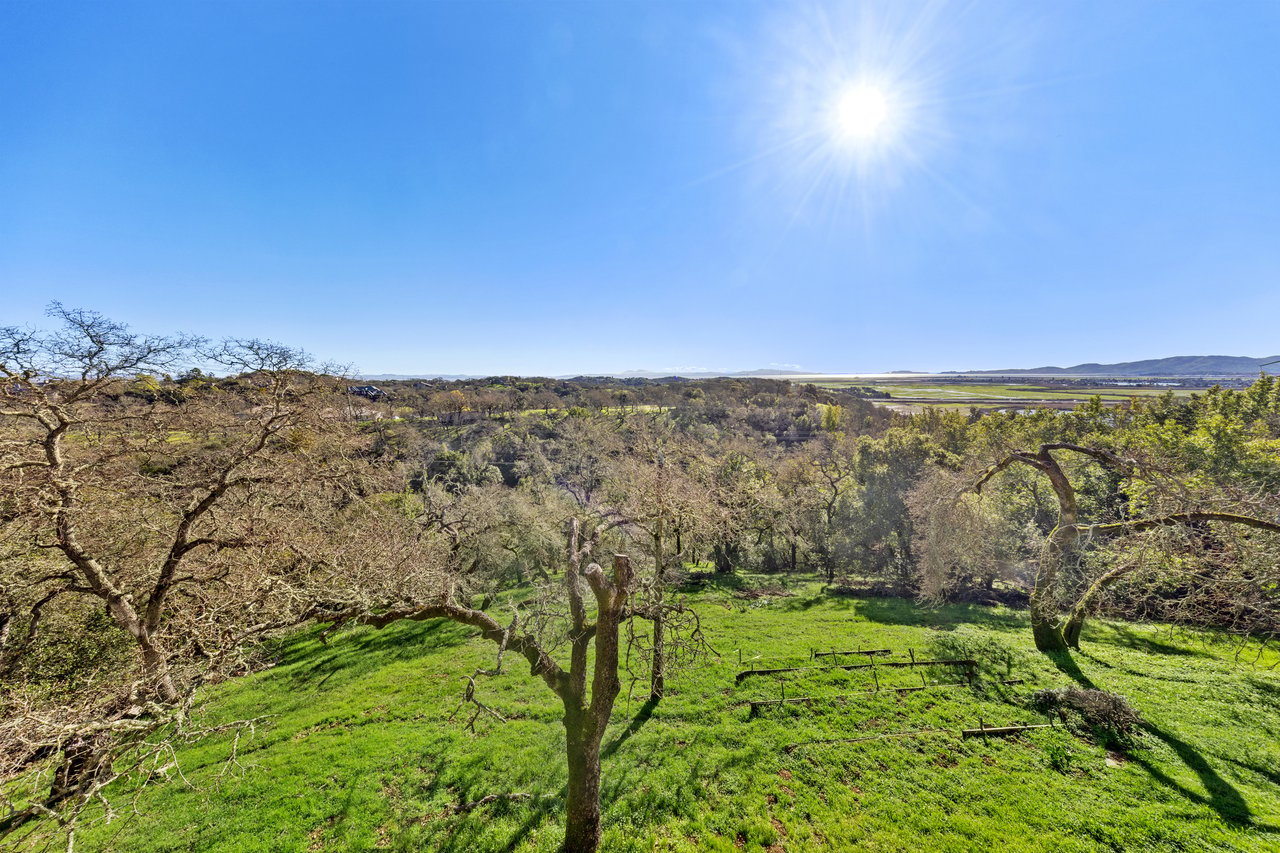 Private and Idyllic Setting with a Pool