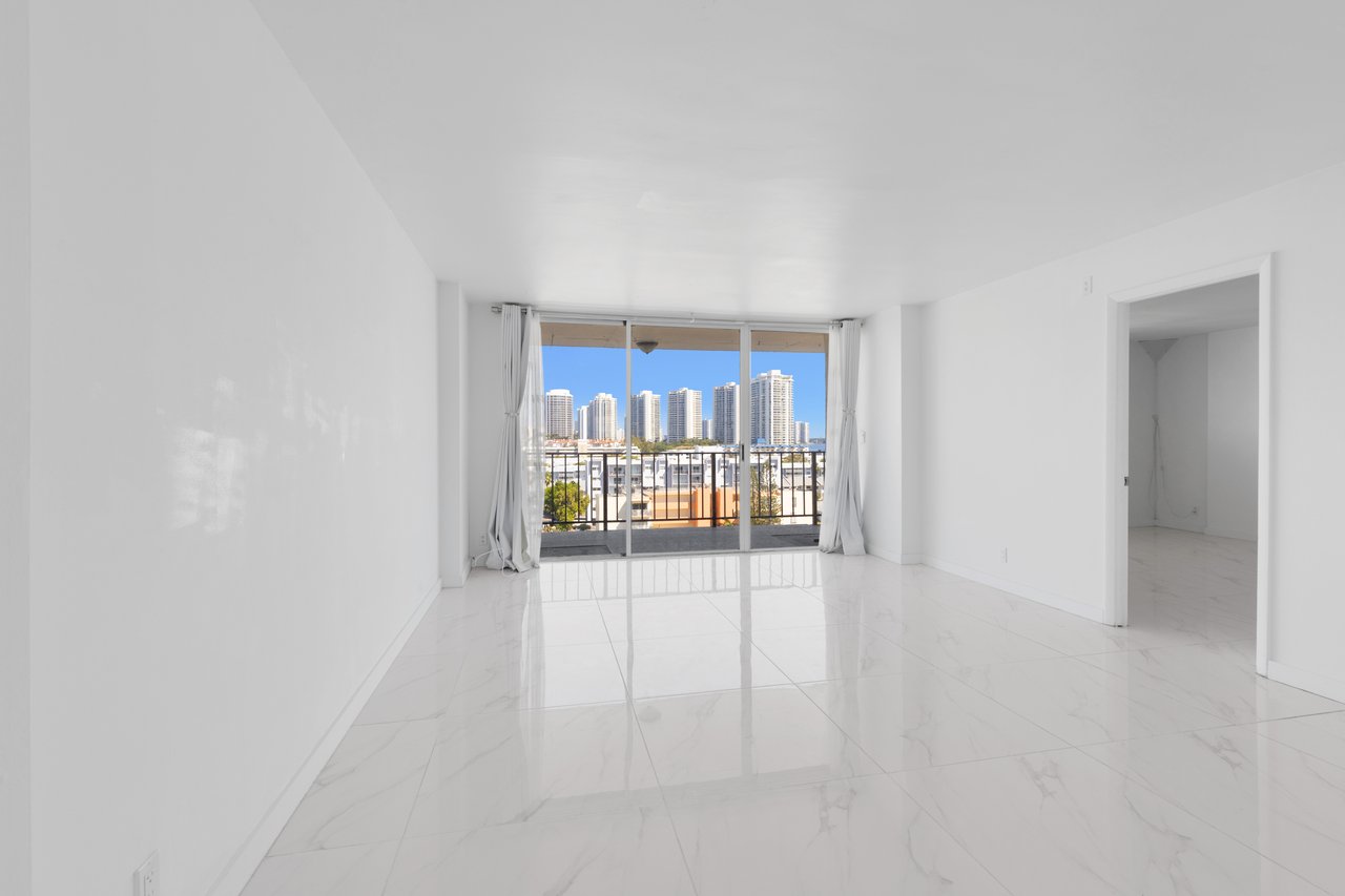 3545 NE 166th St #1004 North Miami Beach
