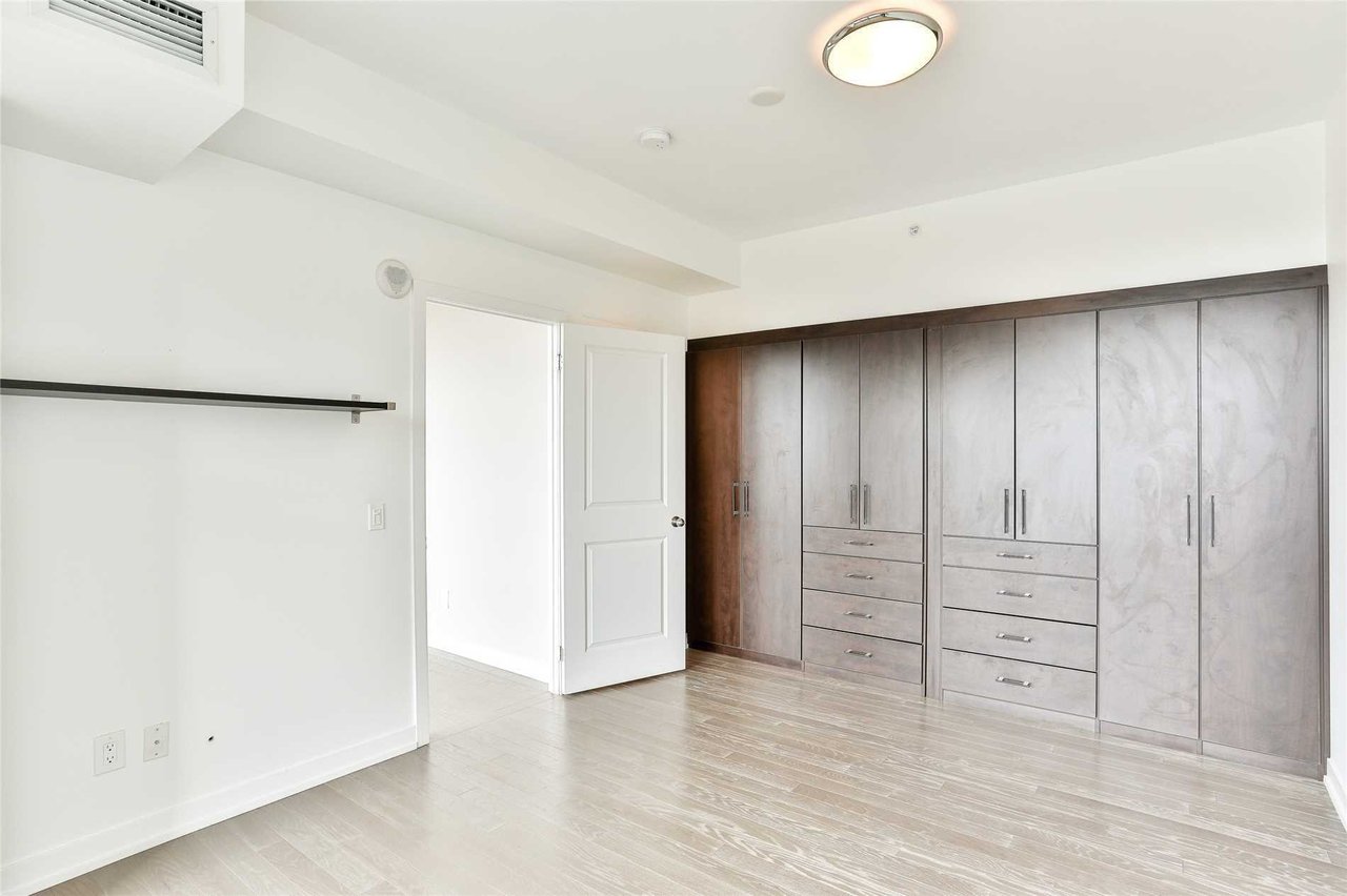 8 Fieldway Rd Unit: 401
