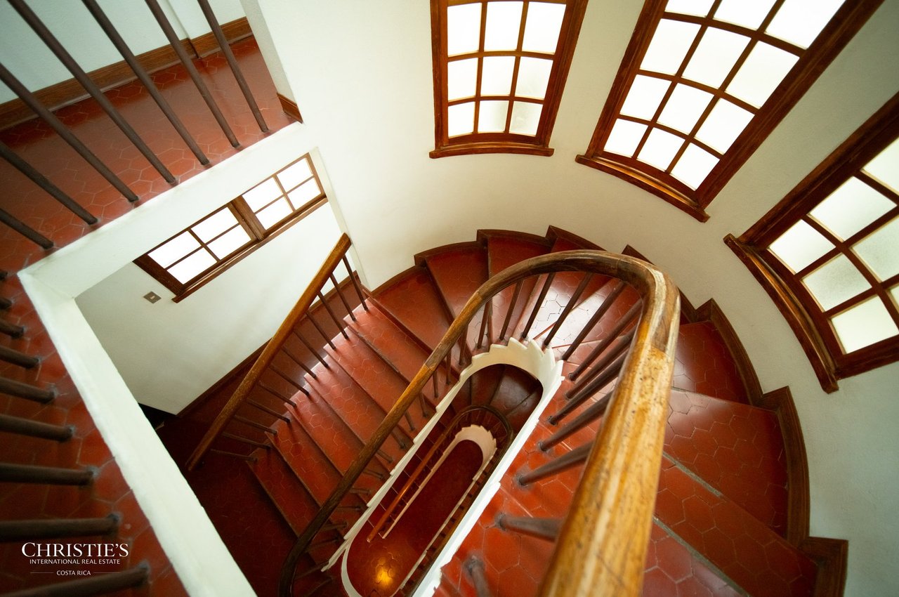 Edificio Jiménez- A Timeless Architectural Gem in Historic San José