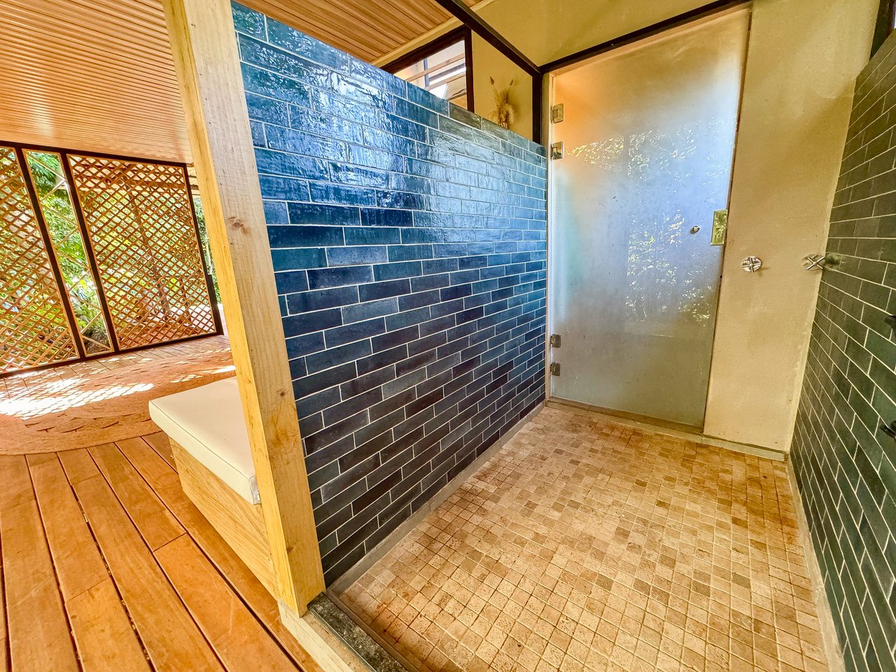 Jungle River Retreat with Airbnb & Build Space in Ojochal